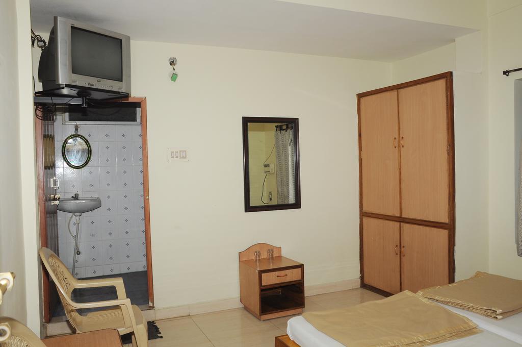 Hotel Agarala Residency Τιρουπάτι Δωμάτιο φωτογραφία